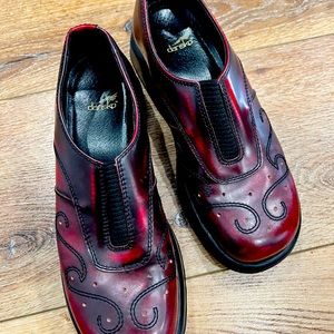 Dansko Vintage Boho Goth Y2K 90’s Red & Black Unique Artist Slip on Clog